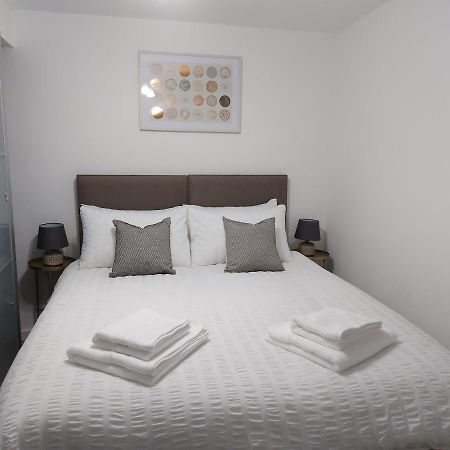 Lovely 1-Bedroom Condo With Parking On Premises Minworth エクステリア 写真