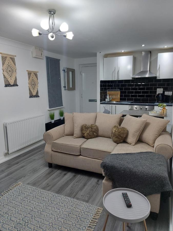 Lovely 1-Bedroom Condo With Parking On Premises Minworth エクステリア 写真